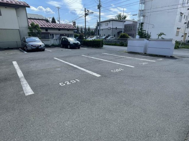 カオリーモ青山Cの駐車場