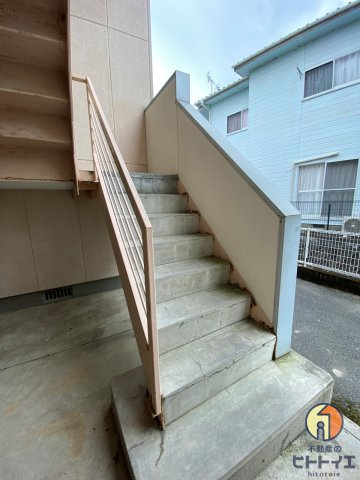 大西ハイツのその他共用部分|2Fへ上がる階段です