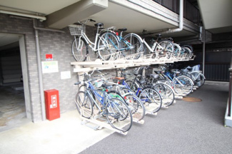 【その他共用部分】 | キレイに清掃された自転車置場です！
