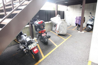 【その他共用部分】 | キレイに清掃されたバイク置場です！
