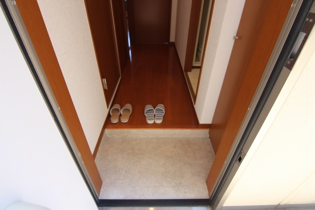 ベルフィオーレ日吉の玄関|別部屋の参考写真です
