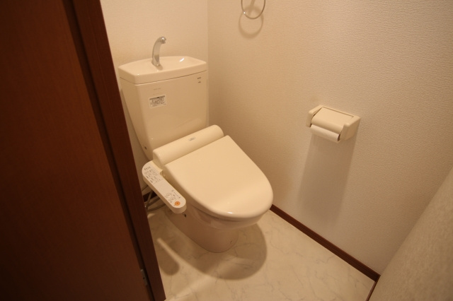 ベルフィオーレ日吉のトイレ|別部屋の参考写真です