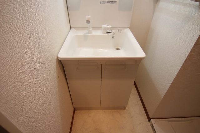 ベルフィオーレ日吉の洗面所|別部屋の参考写真です