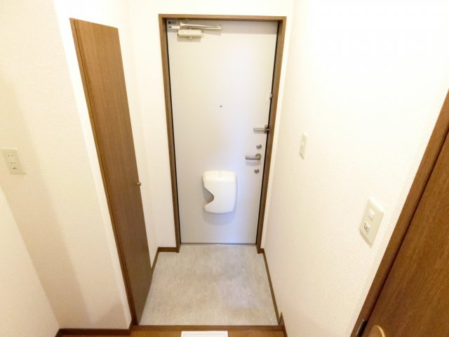 アンプルールフェールフォルスの玄関|同物件別部屋