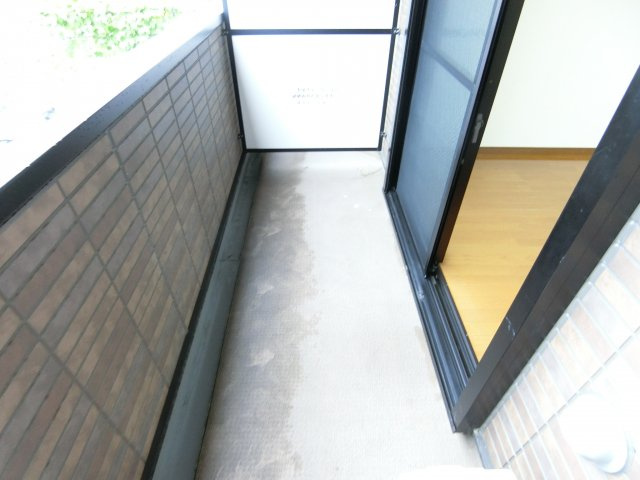 アンプルールフェールフォルスのバルコニー|同物件別部屋