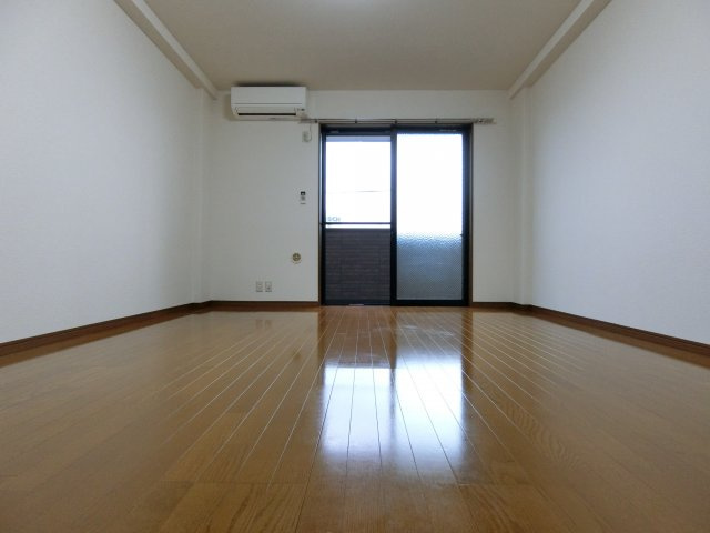 アンプルールフェールフォルスの寝室|同物件別部屋