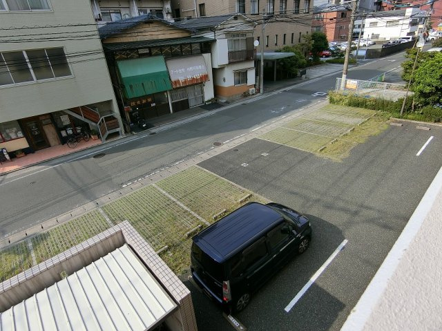 エクセレント東町の駐車場