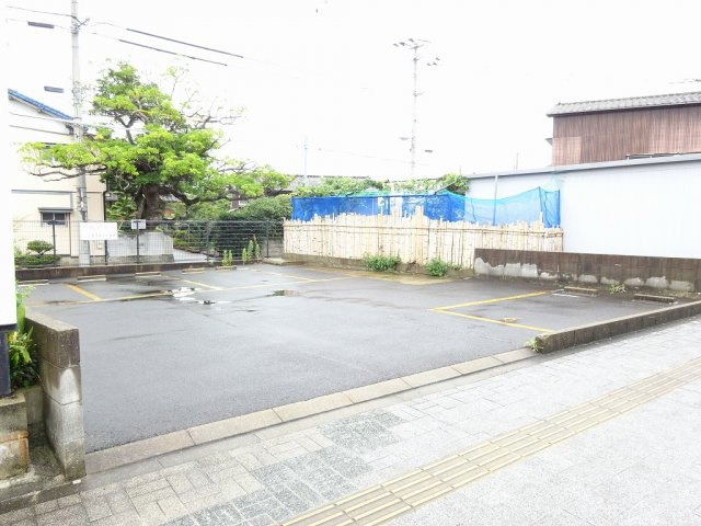 新興町駐車場