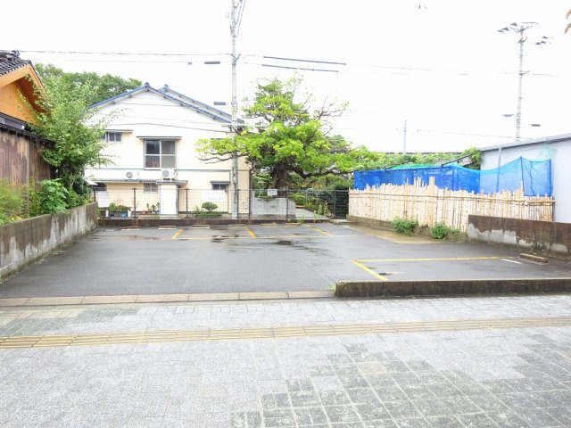 新興町駐車場の外観