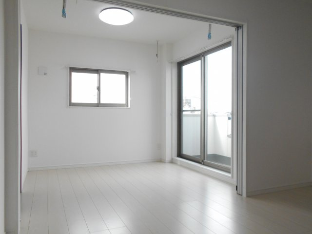 カーサ市川大門通りの居間・リビング