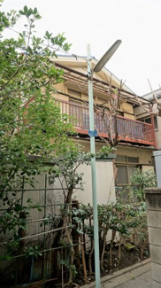 【外観】 | 南側：庭、倉庫
南側が庭になっており、陽当りも良好です。