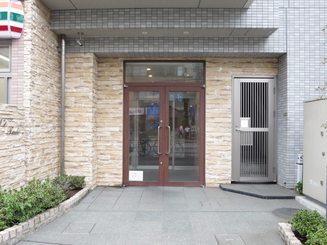 メゾンTADOのエントランス