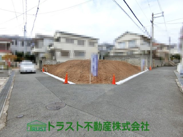 神戸市垂水区西舞子9丁目2期2号棟の前面道路含む現地写真