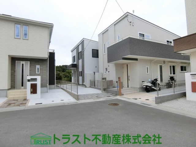 神戸市垂水区舞多聞西6丁目-32号地　新築戸建の前面道路含む現地写真