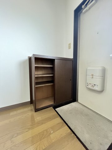 アロサールB棟の玄関