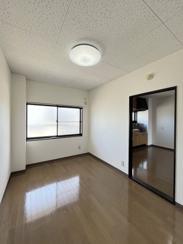 アロサールB棟の洋室