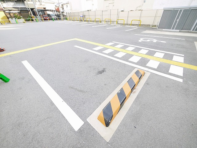 ならまち京終エリア貸店舗の駐車場