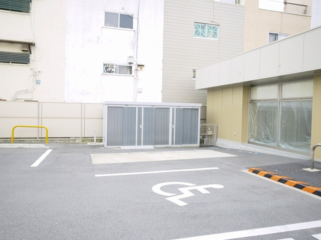 ならまち京終エリア貸店舗の駐車場