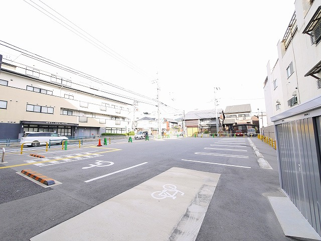 ならまち京終エリア貸店舗の駐車場