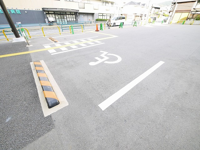 ならまち京終エリア貸店舗の駐車場