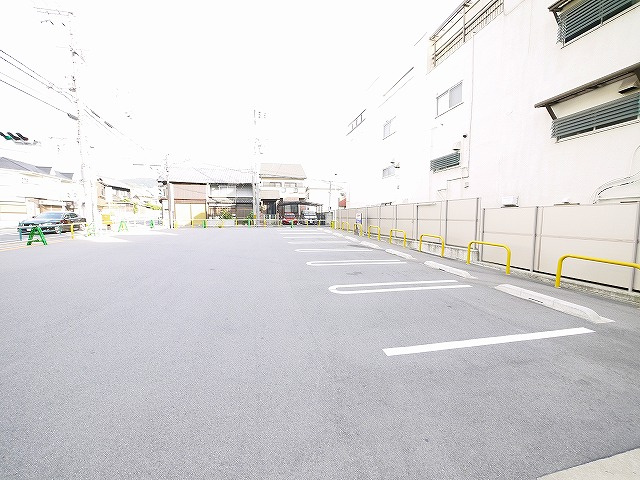 ならまち京終エリア貸店舗の駐車場