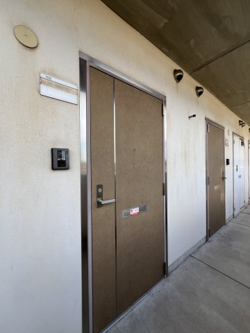 リバティーハウスの玄関