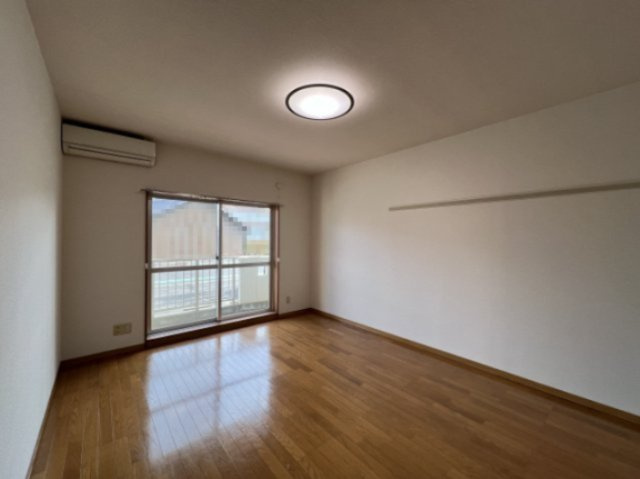 リバティーハウスの内装|照明、エアコン付き