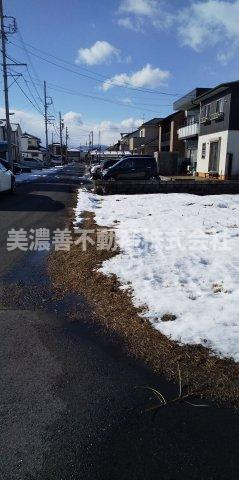 ５２５６７　瑞穂市古橋土地　の前面道路含む現地写真