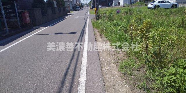 ５２５６７　瑞穂市古橋土地　の前面道路含む現地写真