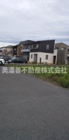 ５２５６７　瑞穂市古橋土地　の前面道路含む現地写真