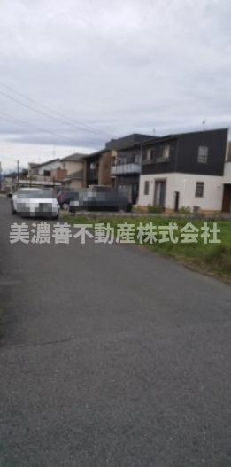 ５２５６７　瑞穂市古橋土地　の前面道路含む現地写真