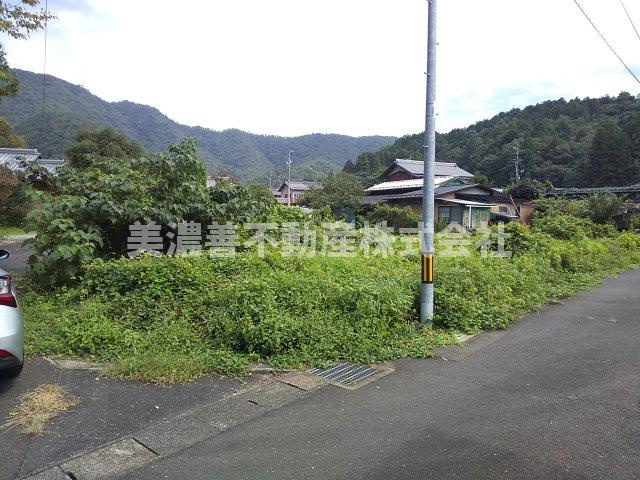 ３５３２７　山県市平井土地の外観