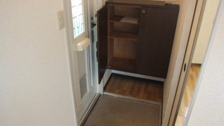 セジュール曙の玄関|下駄箱付きの玄関です