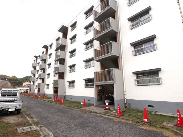 ビレッジハウス竹原2号棟の外観