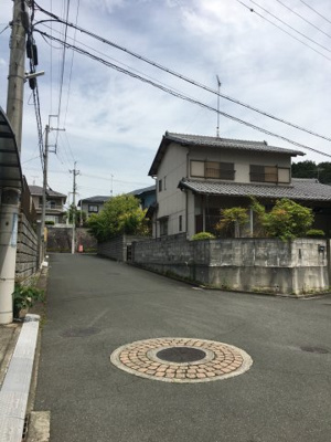 【前面道路含む現地写真】 | 大津市仰木の里5丁目16-10　中古戸建