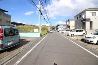 【その他】 | 只今満室！／公園近くの３LDKテラスハウス | 前面道路