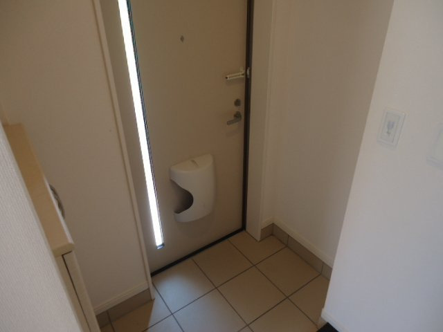 フェリチターレボスコの玄関