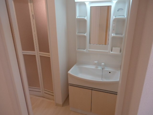 フェリチターレボスコの独立洗面台