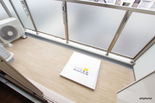 ワールドアイ江坂アルバ　仲介手数料無料のバルコニー