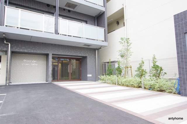 ワールドアイ江坂アルバ　仲介手数料無料のエントランス