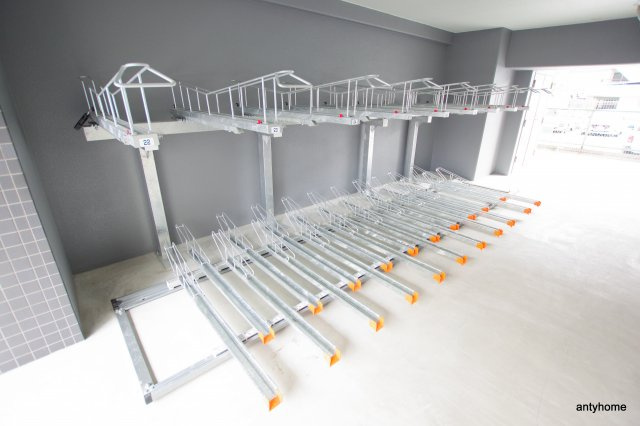 ワールドアイ江坂アルバ　仲介手数料無料の駐車場