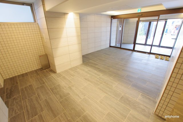 ワールドアイ江坂アルバ　仲介手数料無料のロビー