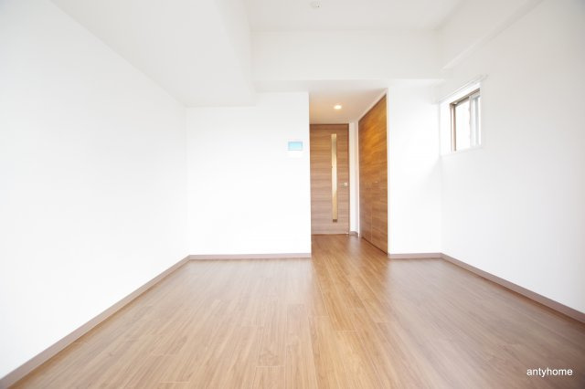 ワールドアイ江坂アルバ　仲介手数料無料の居間・リビング