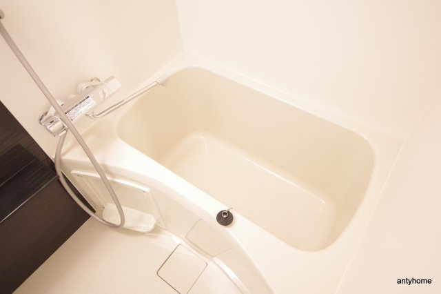 ワールドアイ江坂アルバ　仲介手数料無料の浴室