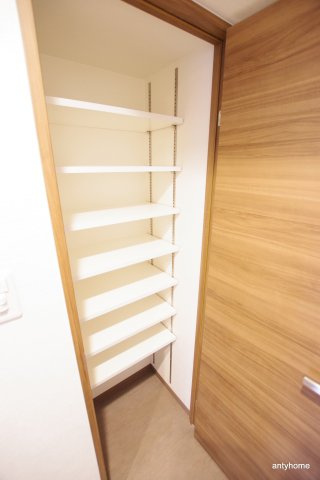 ワールドアイ江坂アルバ　仲介手数料無料の収納