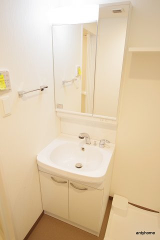 ワールドアイ江坂アルバ　仲介手数料無料の洗面所