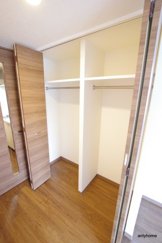 ワールドアイ江坂アルバ　仲介手数料無料の収納