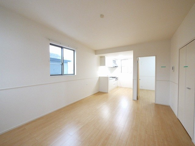 田町戸建住宅の居間・リビング|おしゃれな居間です