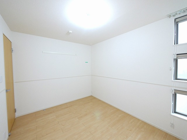 田町戸建住宅の洋室|コンパクトで使いやすい洋室です