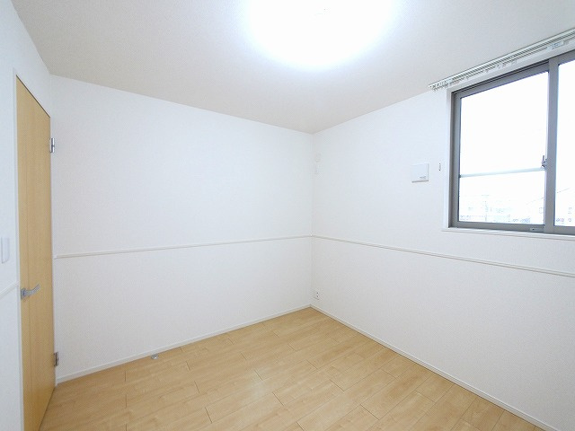 田町戸建住宅の洋室|広々とした洋室です